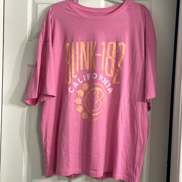 NEW OVERSIZED BOYFRIEND FIT BLINK 182 GRAPHIC TEE 2x - Picture 1 of 4
